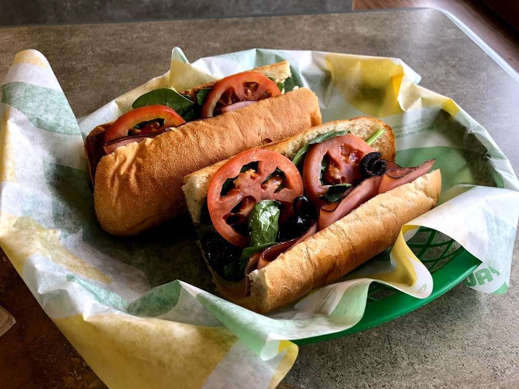 Subway | 455 W Pioneer Pkwy, Grand Prairie, TX 75051, USA | Phone: (972) 264-9898