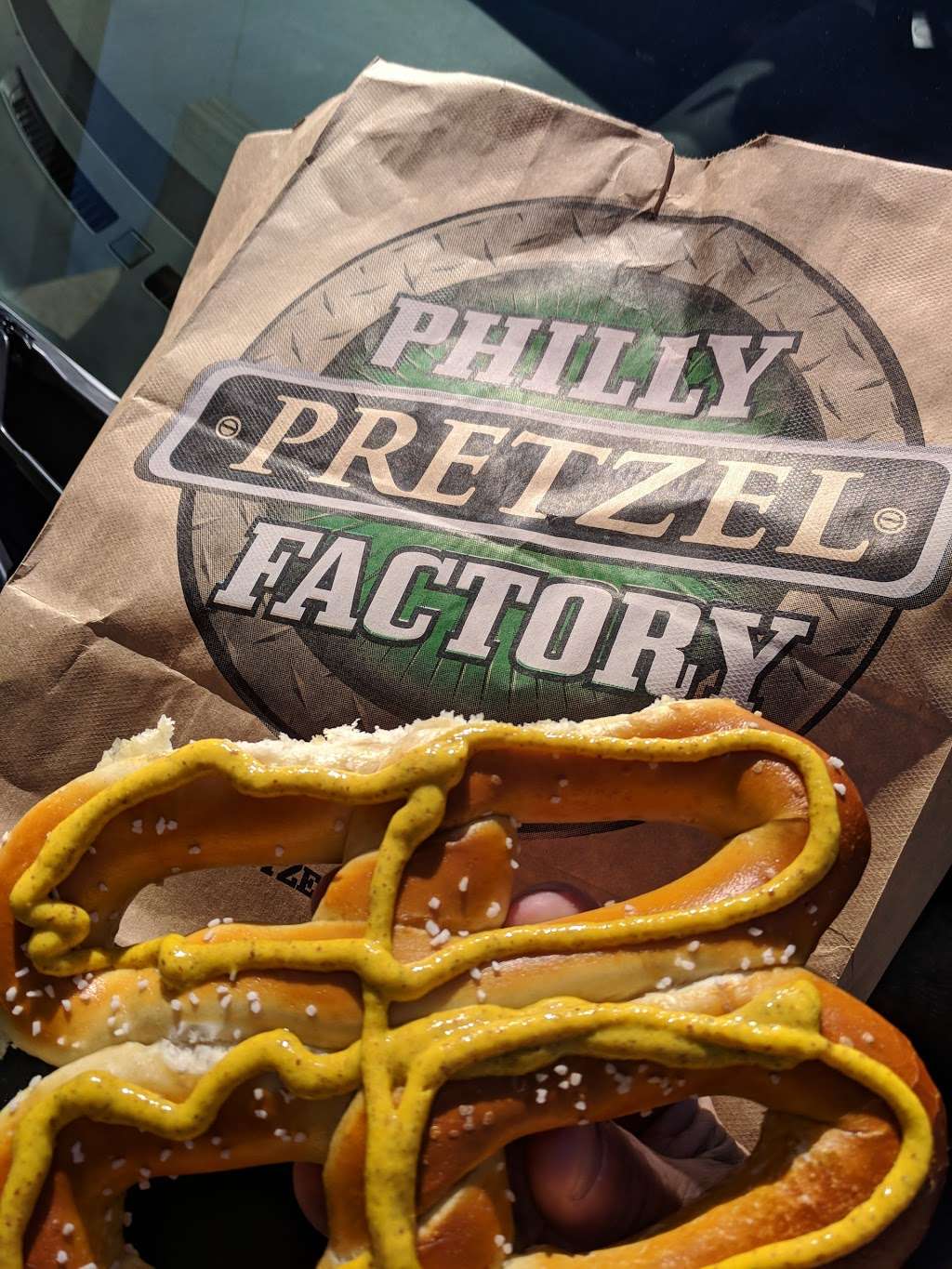 Philly Pretzel Factory | 960 Amboy Ave, Edison, NJ 08837 | Phone: (732) 225-4567