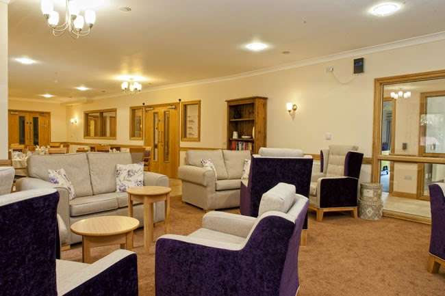 Francis Court Care Home | Borers Arms Rd, Copthorne, Crawley RH10 3LQ, UK | Phone: 0333 434 3030