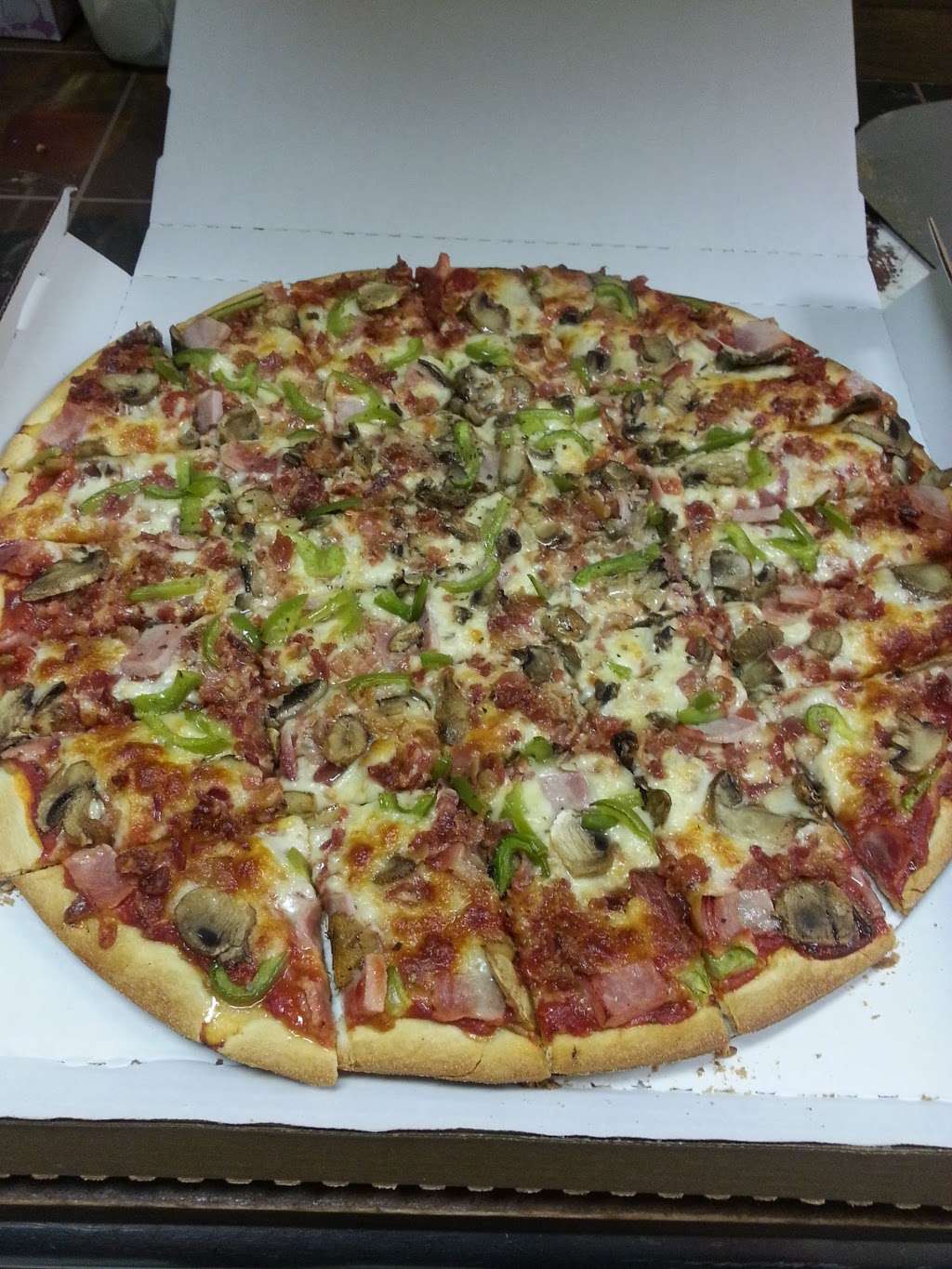 Penguinos Pizza | 141 W Dundee Rd, Buffalo Grove, IL 60089, USA | Phone: (847) 459-0002