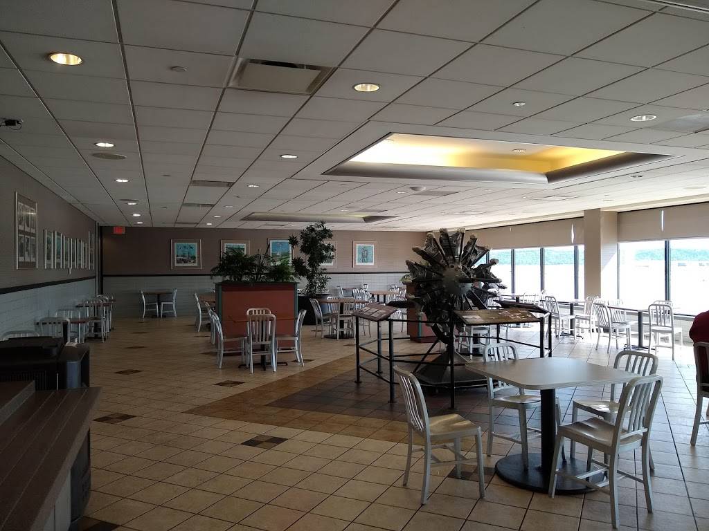 A&W Restaurant | 4501 Abbott Dr, Omaha, NE 68110, USA | Phone: (402) 345-1223