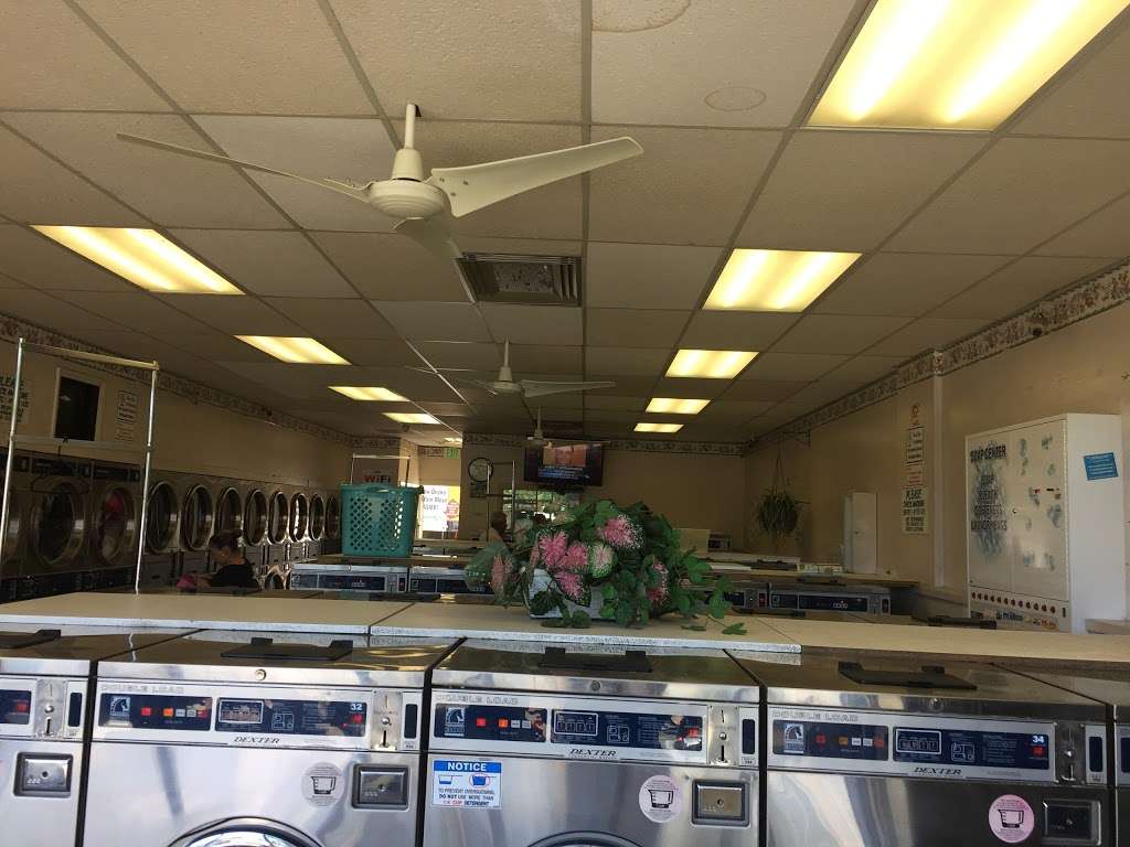 Fairway Laundromat | 10890 E Dartmouth Ave a, Aurora, CO 80014 | Phone: (303) 750-0040