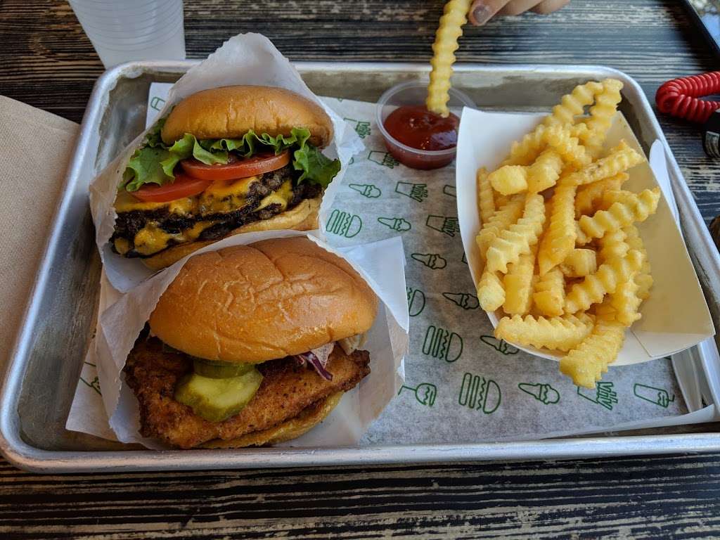 Shake Shack | 170 Flatbush Ave, Brooklyn, NY 11217, USA | Phone: (347) 442-7721