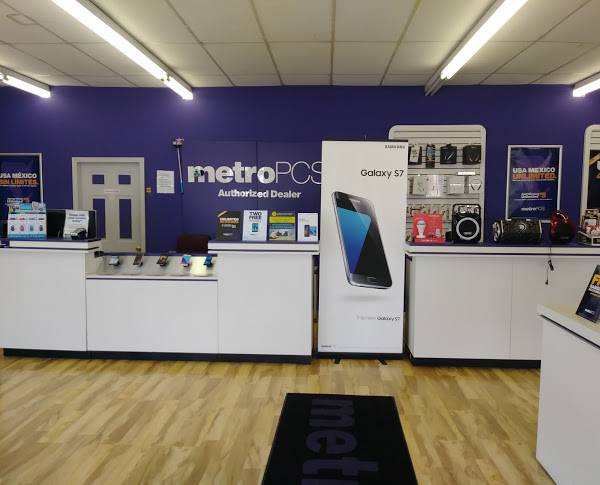 Metro by T-Mobile | 3578 Fulton Rd, Cleveland, OH 44109, USA | Phone: (216) 631-0000