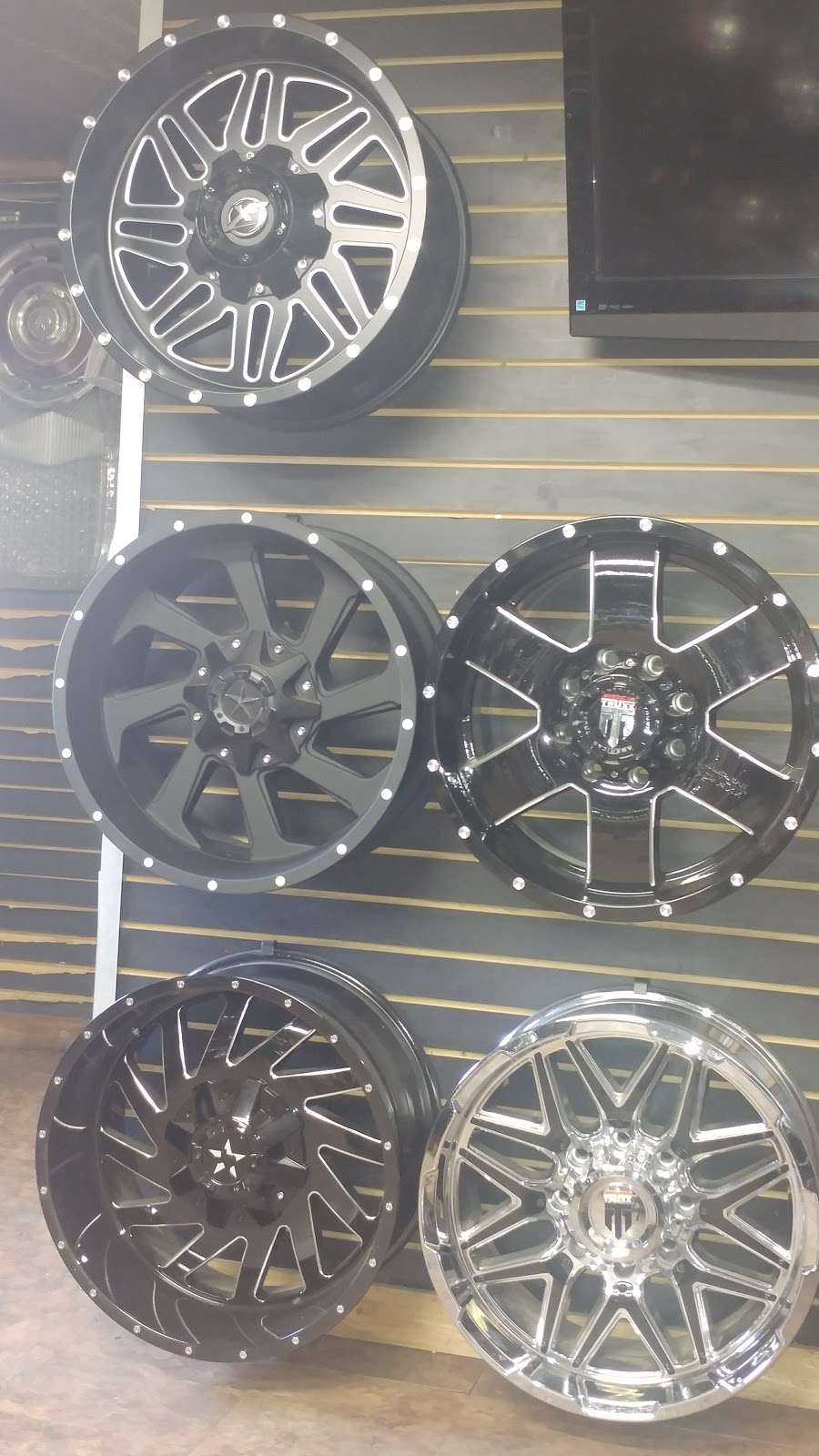 King Wheel Covers | 614 S Interstate 35 East Service Rd, Red Oak, TX 75154, USA | Phone: (972) 576-2510