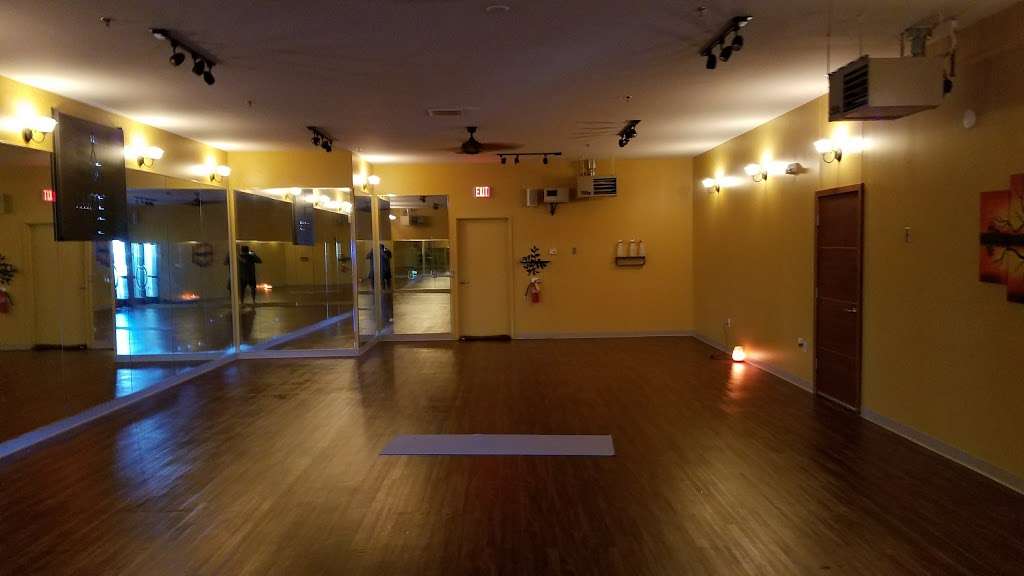 Sumits Yoga KC | 15293 W 119th St, Olathe, KS 66062, USA | Phone: (913) 601-2410