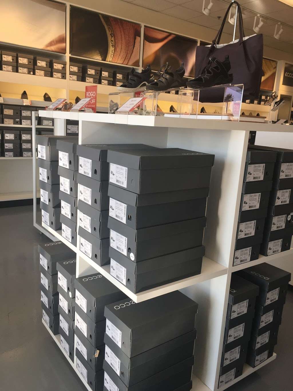 ecco shoes tanger outlet