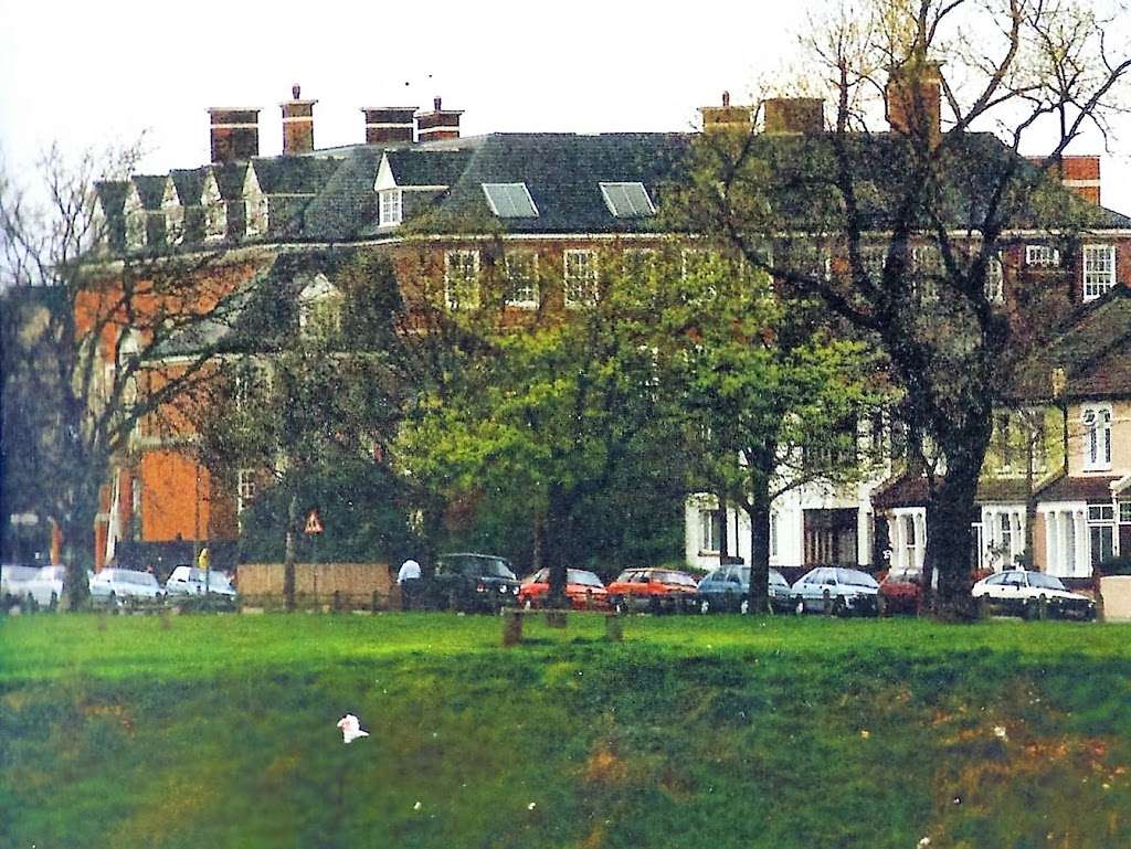 Plumstead Manor School | Old Mill Rd, London SE18 1QF, UK | Phone: 020 3260 3333