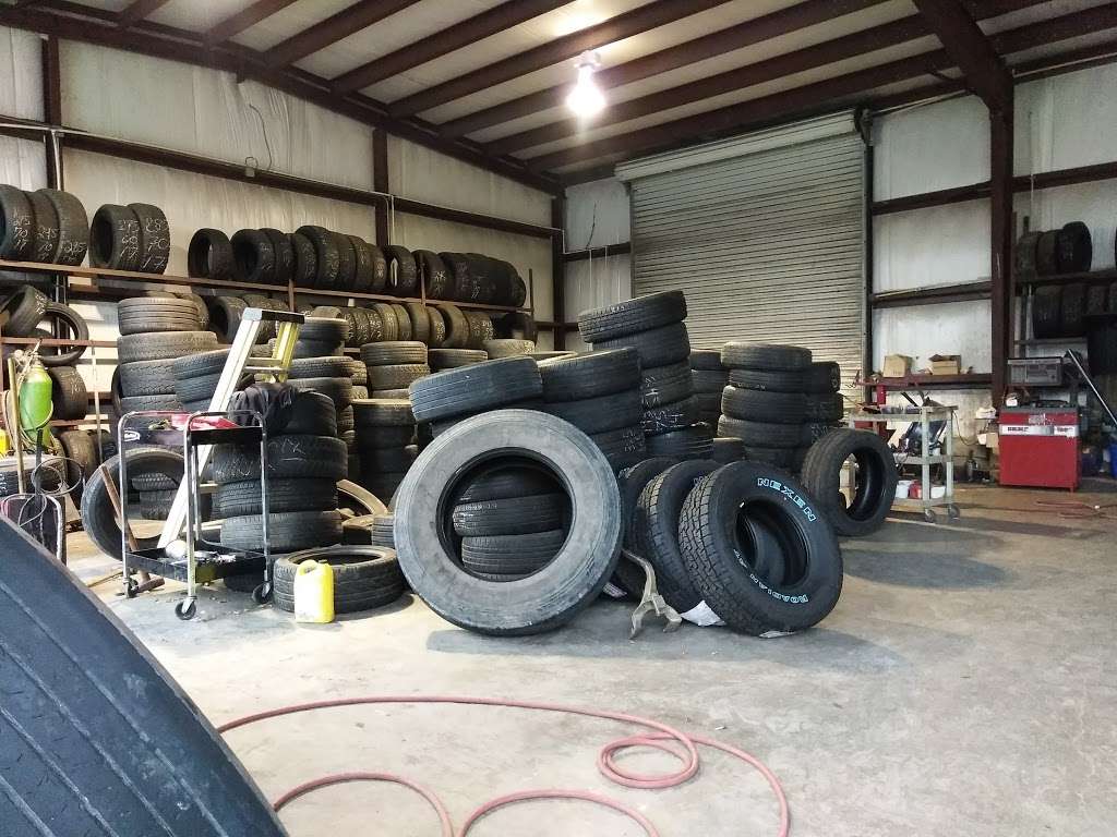 Robertos Tire Shop | 725 Brazosport Blvd N, Clute, TX 77531, USA
