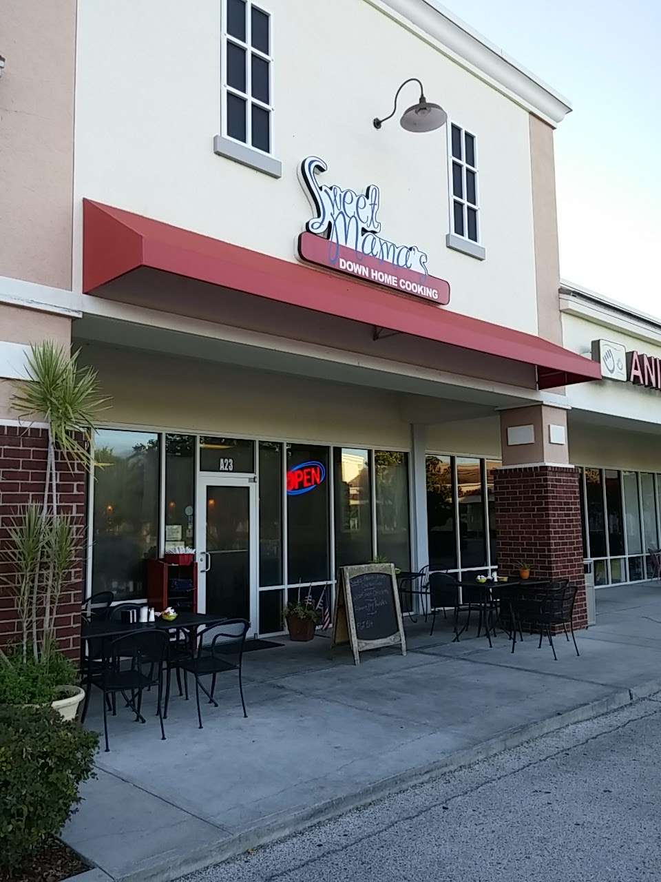 Sweet Mamas Restaurant | 10743 Narcoossee Rd, Orlando, FL 32832, USA | Phone: (407) 282-7737