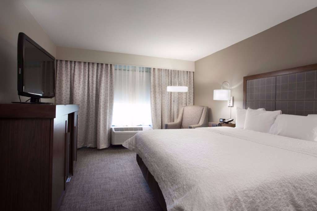 Hampton Inn & Suites Dallas-DFW Airport North-Grapevine | 1750 North, TX-121, Grapevine, TX 76051, USA | Phone: (972) 471-5000