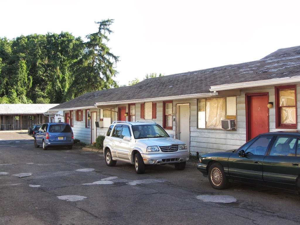 Country House Motel | 951 Old Lincoln Hwy, Morrisville, PA 19067, USA | Phone: (215) 295-7331