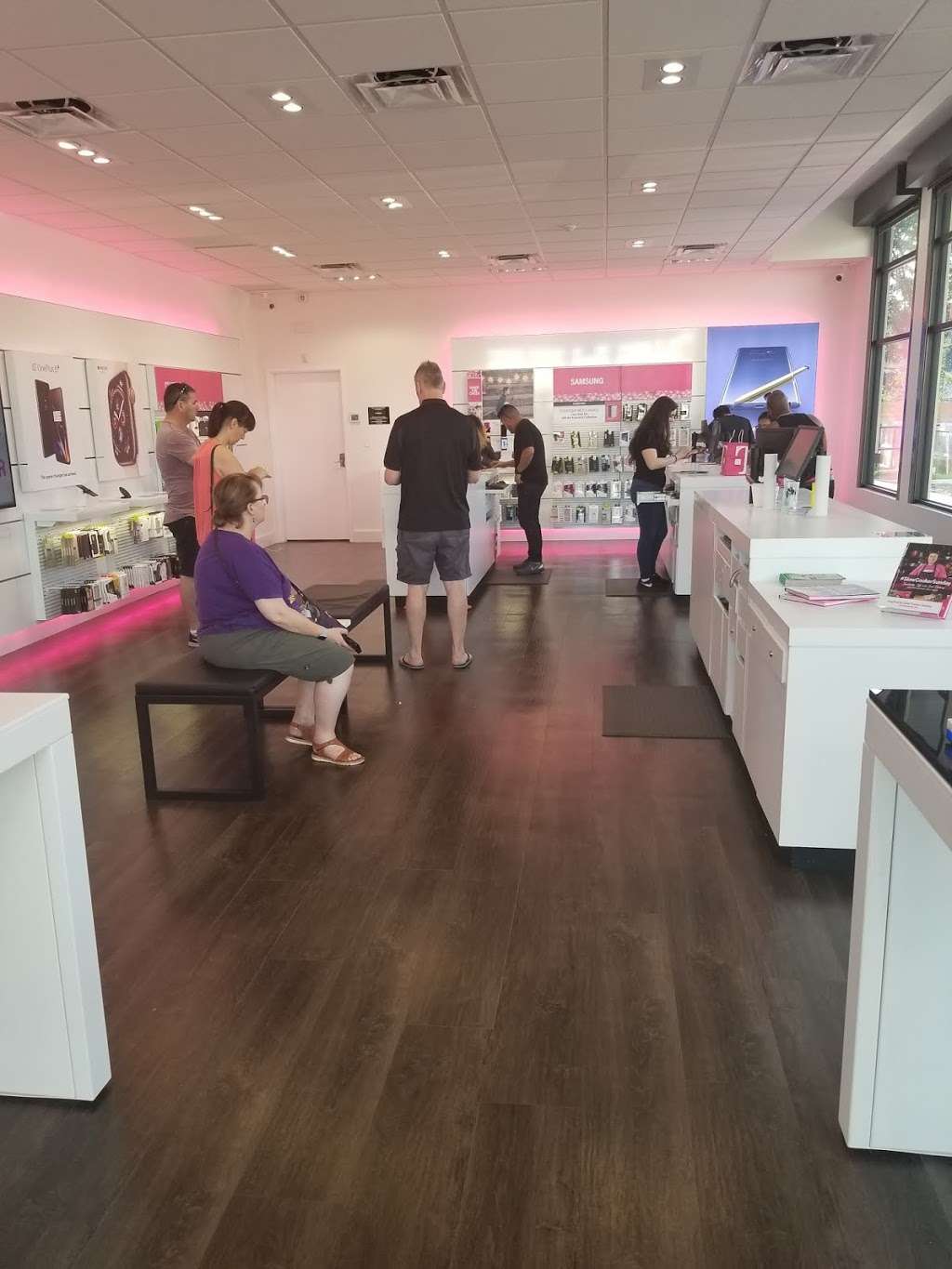 T-Mobile | 43392 US-27, Davenport, FL 33837, USA | Phone: (863) 866-0700