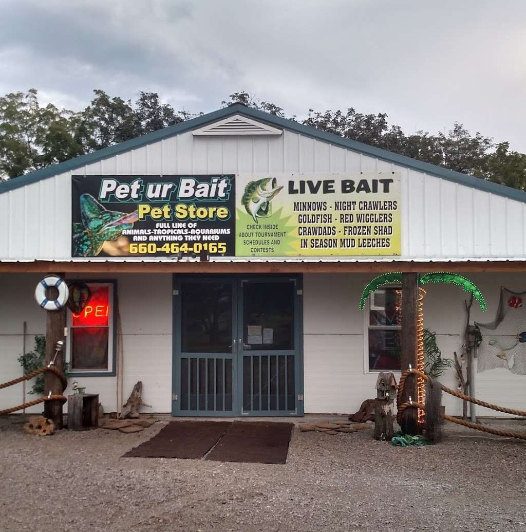 Pet Ur Bait Shop | 1907 NE County Rd 2004, Go E on Nursery St (1 mile outside City Limits), Right before Mound branch Creek, Butler, MO 64730 | Phone: (660) 464-0165