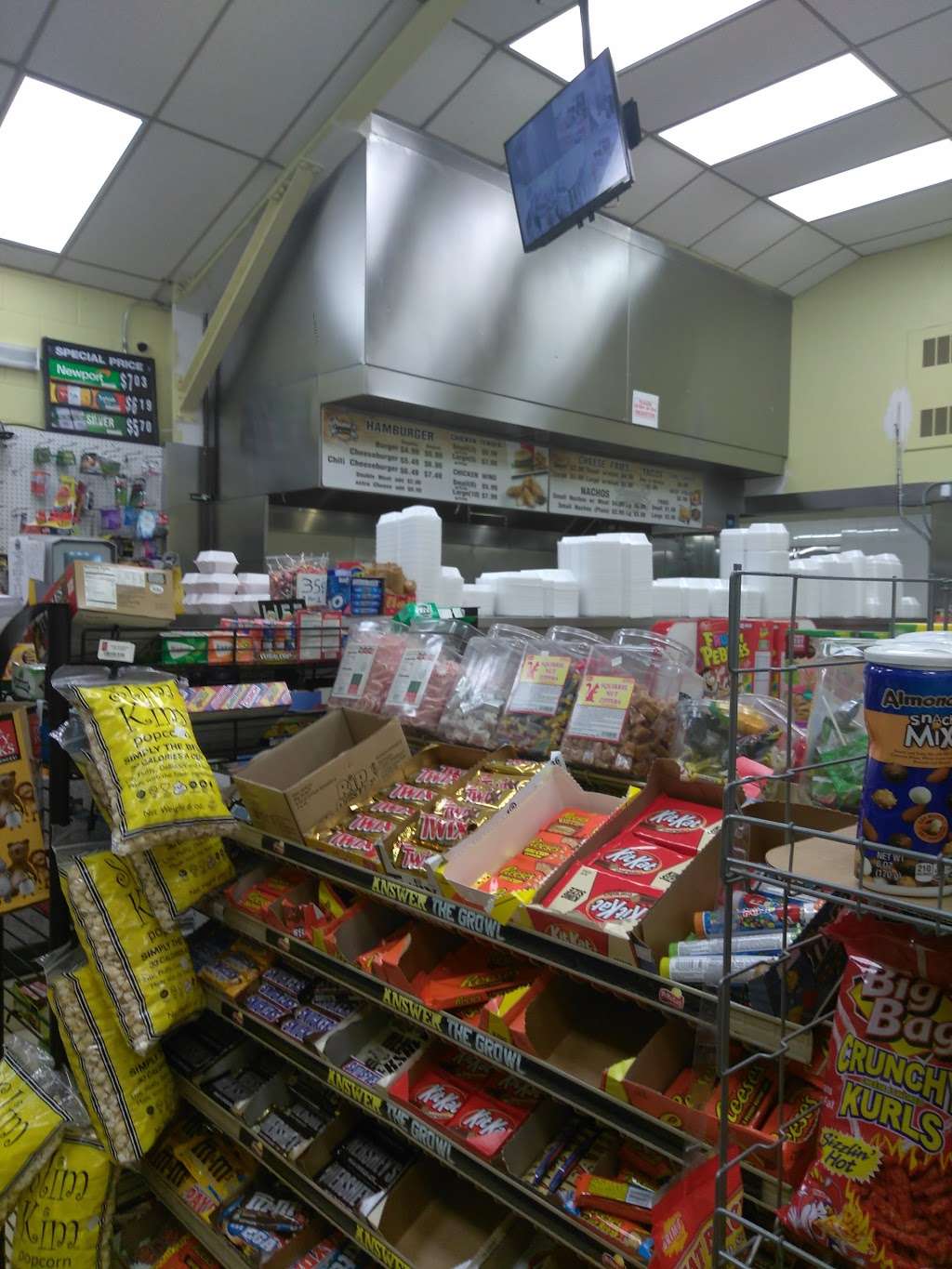 Primos Food Mart | 221 Hill Ave, Aurora, IL 60505, USA | Phone: (630) 585-7930