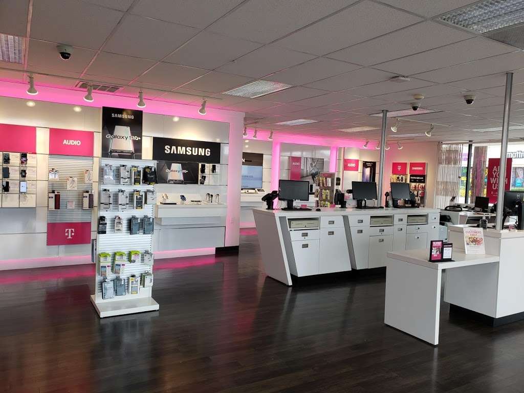 T-Mobile | 18425 Hawthorne Blvd, Torrance, CA 90504, USA | Phone: (310) 371-0200