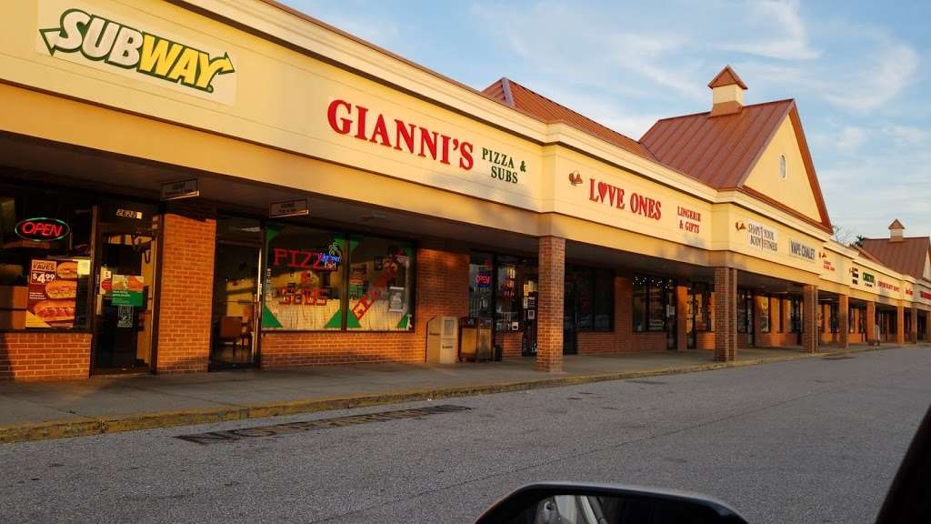 Giannis Pizza | 1626, 2622 Annapolis Rd, Severn, MD 21144 | Phone: (410) 551-5700