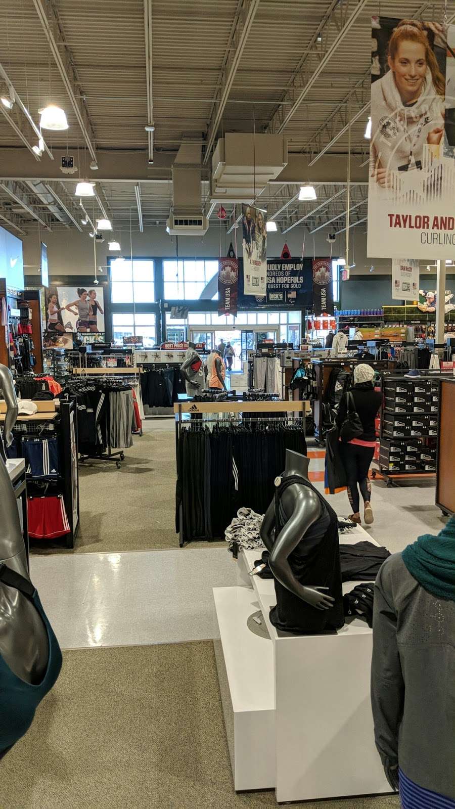 DICKS Sporting Goods | 1079 Edwards Ferry Rd NE, Leesburg, VA 20176, USA | Phone: (571) 707-3344