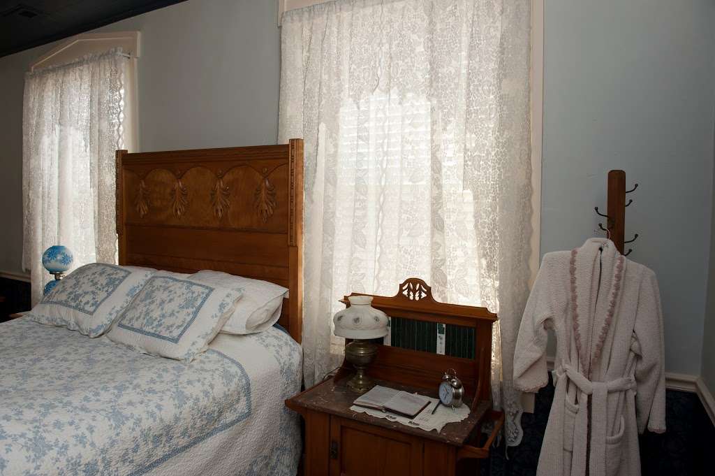 Hatchery House Bed & Breakfast | 618 Short St, Weston, MO 64098, USA | Phone: (816) 640-5700
