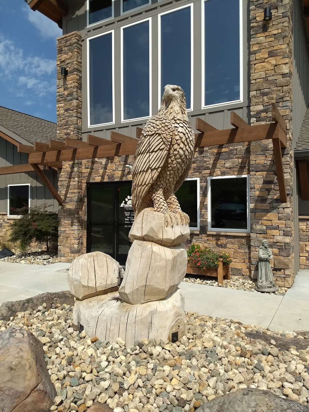 Eagle Animal Hospital & Pet Resort | 4825 NW Gateway Ave, Riverside, MO 64150, USA | Phone: (816) 741-2345