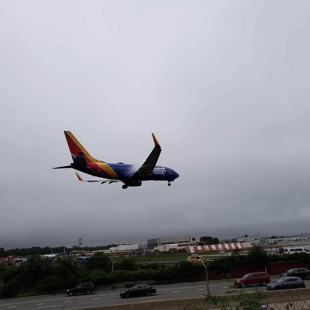 Airplane Viewing At LaGuardia Airport | East Elmhurst, NY 11369, USA