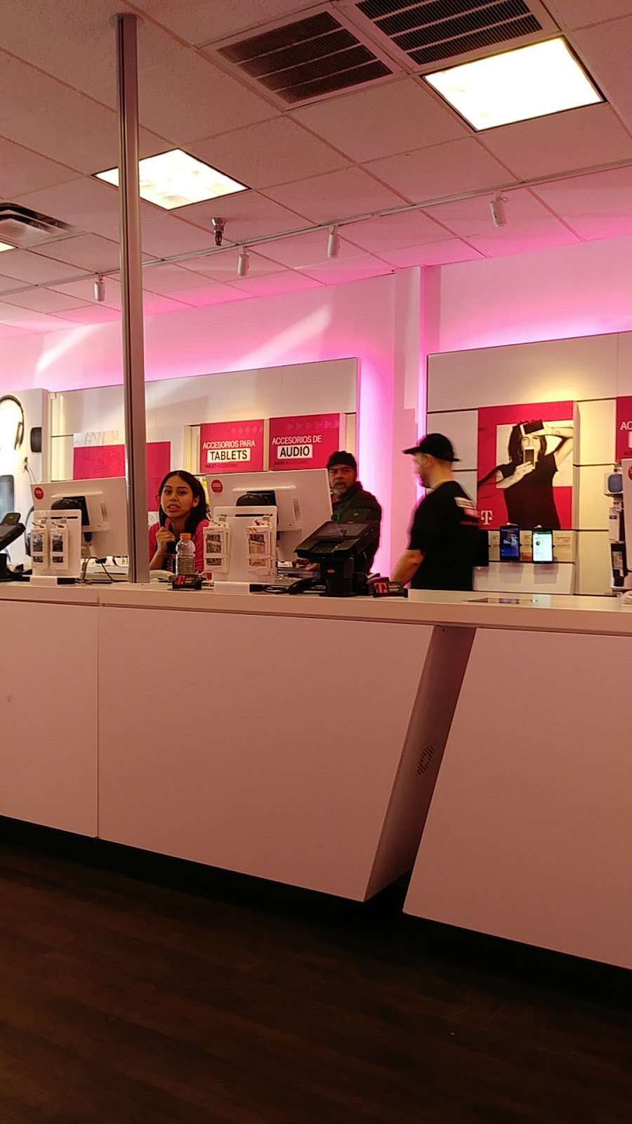 T-Mobile | 2323 S Cicero Ave, Cicero, IL 60804 | Phone: (708) 652-3333