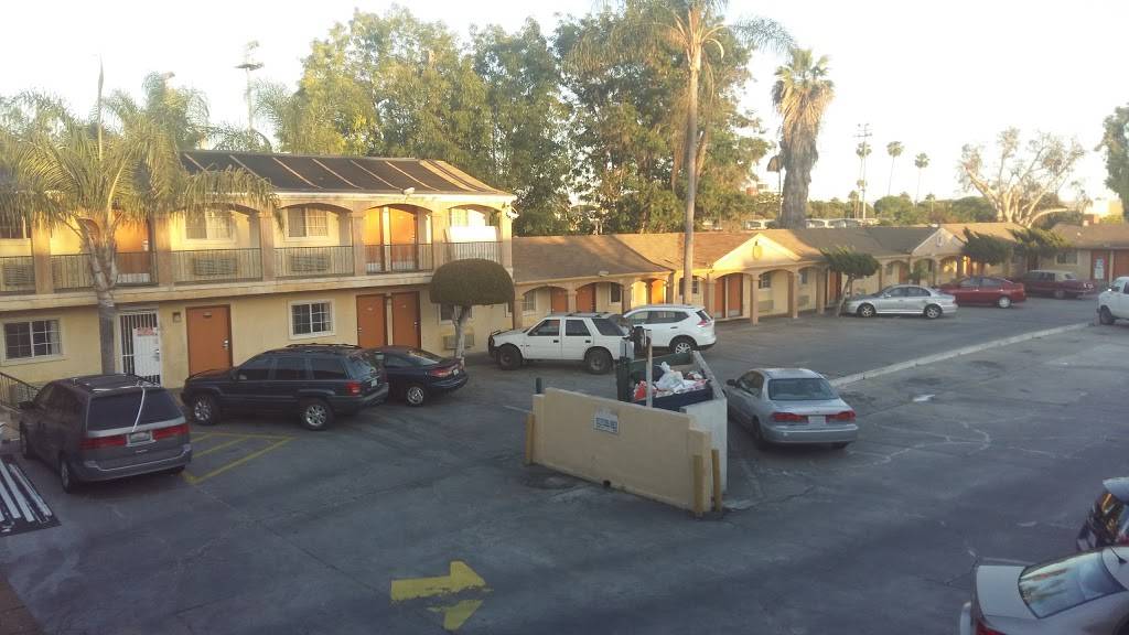 Colonial Pool & Spa Motel | 802 E Pacific Coast Hwy, Long Beach, CA 90806, USA | Phone: (562) 591-8327