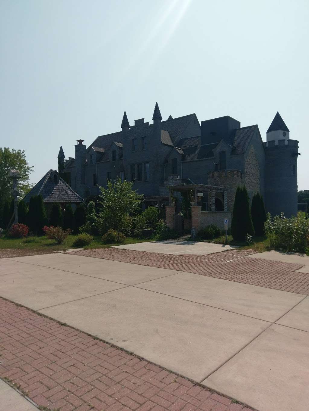 RavenStone Castle | 4504 IL-23, Harvard, IL 60033, USA | Phone: (815) 943-5764