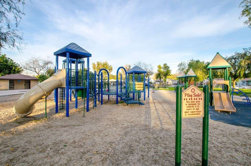 Lakeview Park | 10225 Jersey Ave, Santa Fe Springs, CA 90670, USA | Phone: (562) 864-5661