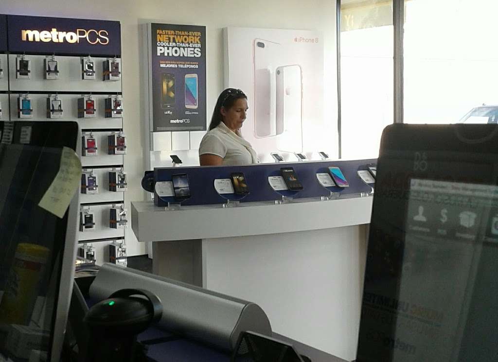 Metro by T-Mobile | 2028 9th Ave N Suite 200, Texas City, TX 77590, USA | Phone: (409) 229-1274