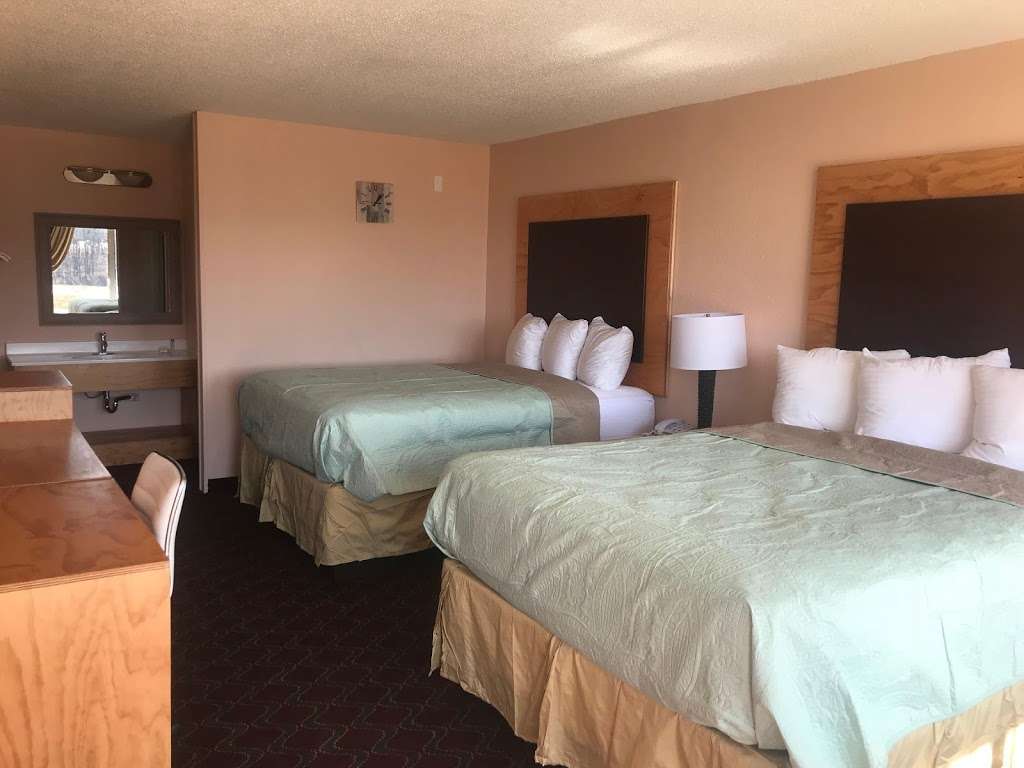 Hotel Lexi Hill | 1078 N Outer Rd, Lexington, MO 64067 | Phone: (660) 259-3430