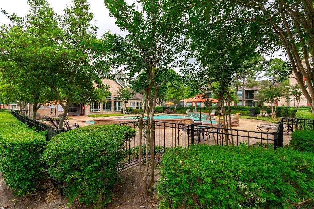 Chartwell Court Apartments | 15100 Ella Blvd, Houston, TX 77090, USA | Phone: (281) 423-2000