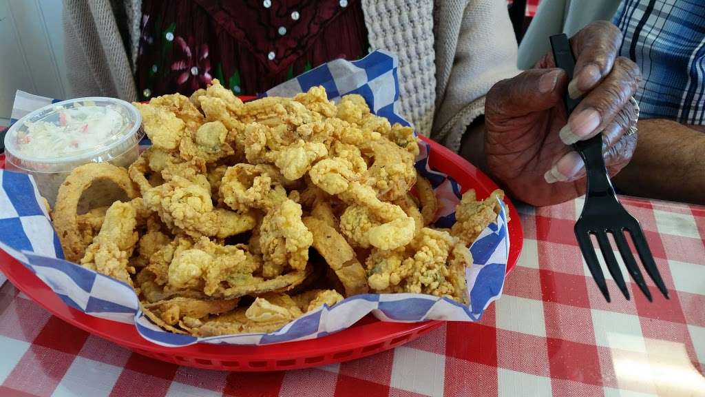 Ipswich Clambake | 196 High St, Ipswich, MA 01938, USA | Phone: (978) 356-7201