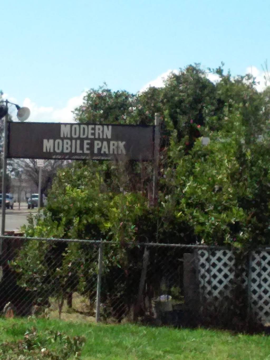 Modern Mobile Home Park | 4549 E Jensen Ave, Fresno, CA 93725, USA | Phone: (559) 316-5653