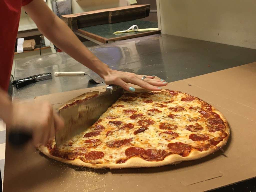 Rosatis Pizza Of Streamwood | 27 S Sutton Rd, Streamwood, IL 60107 | Phone: (630) 837-1515