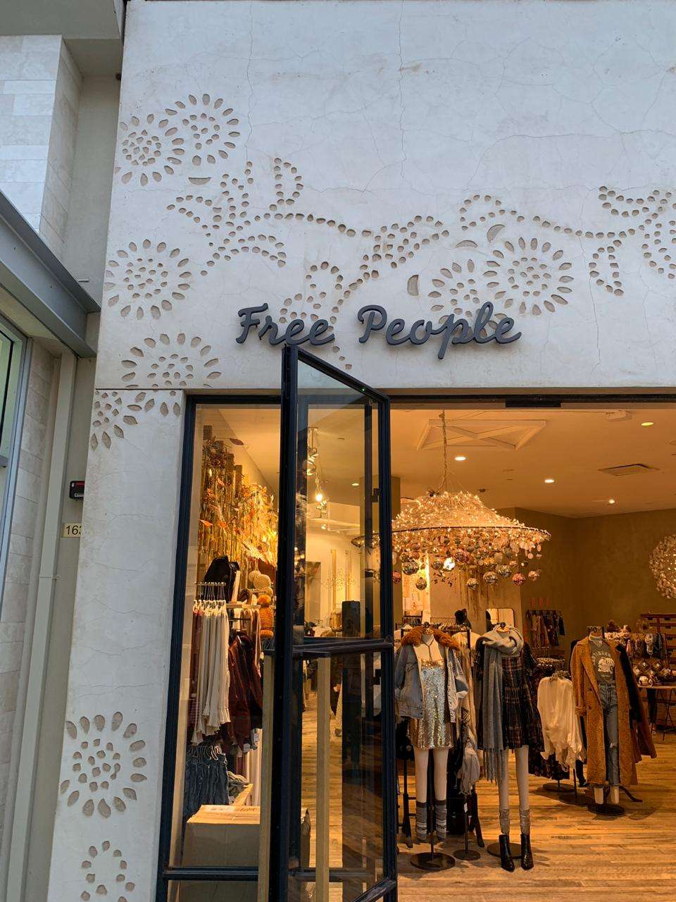 Free People | 1636 Redwood Hwy, Corte Madera, CA 94925 | Phone: (415) 924-8401