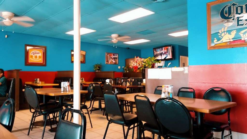 Los Cabos Tacos Y Mariscos #2 | 11805 E Carson St #1127, Hawaiian Gardens, CA 90716, USA | Phone: (562) 865-1886