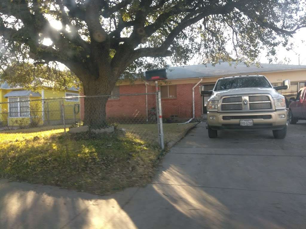 Town View Mobile Home Park | 1288 N Bagley St, Dallas, TX 75211, USA | Phone: (214) 339-5533