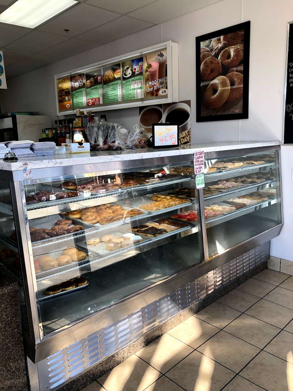 Neils Donuts | 14898 Dale Evans Pkwy #100, Apple Valley, CA 92307 | Phone: (760) 810-0554