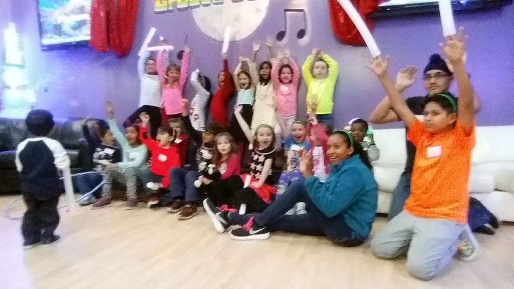 Betsy Fischers Groove Lounge | 701 Cooper Rd #3, Voorhees Township, NJ 08043, USA | Phone: (856) 504-3913