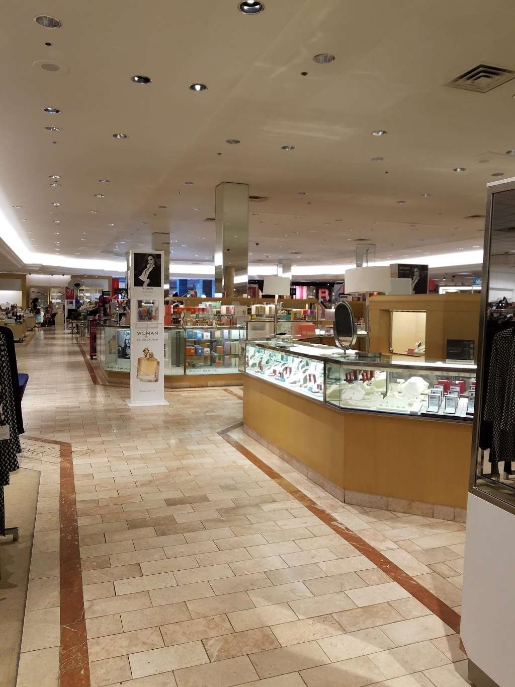 Lord & Taylor | 5065 Main St, Trumbull, CT 06611, USA | Phone: (203) 374-5700