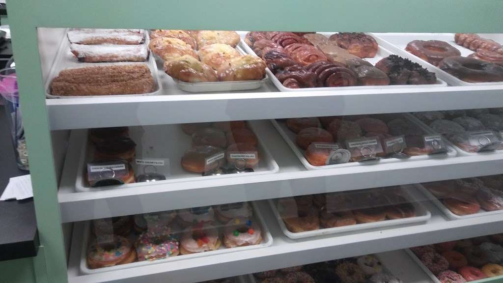 Wolfee Donuts | 364190020, Menifee, CA 92584, USA | Phone: (951) 990-5209