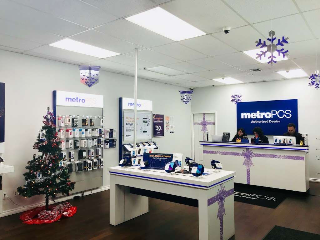 Metro by T-Mobile | 261 Second Ave, Brentwood, NY 11717, USA | Phone: (631) 273-1862
