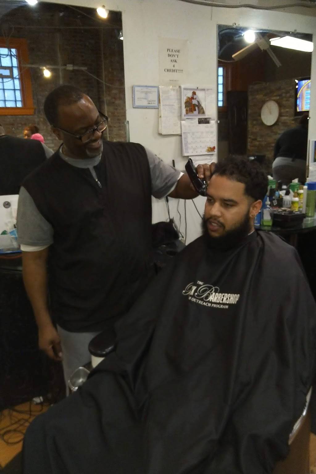 Creative Touch Barber & Beauty | 5356 N Kingshighway Blvd, St. Louis, MO 63115, USA | Phone: (314) 385-6880