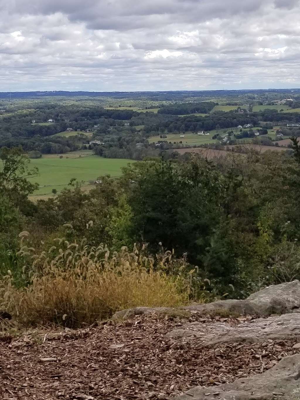 Sugarloaf Mountain East View Parking | Unnamed Road, Dickerson, MD 20842, USA