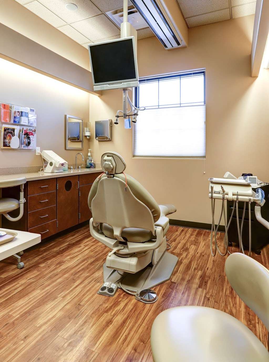 Foothills Dental Studio | 16611 S 40th St #140, Phoenix, AZ 85048, USA | Phone: (480) 706-9009