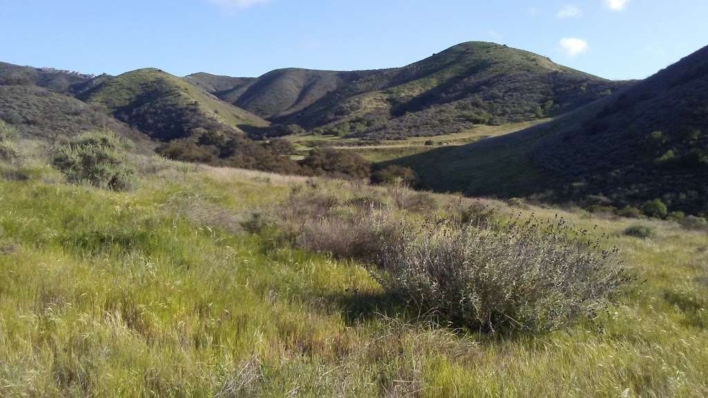 Canyon View Trailhead East | Canyon View Trail, Simi Valley, CA 93065, USA | Phone: (805) 584-4400