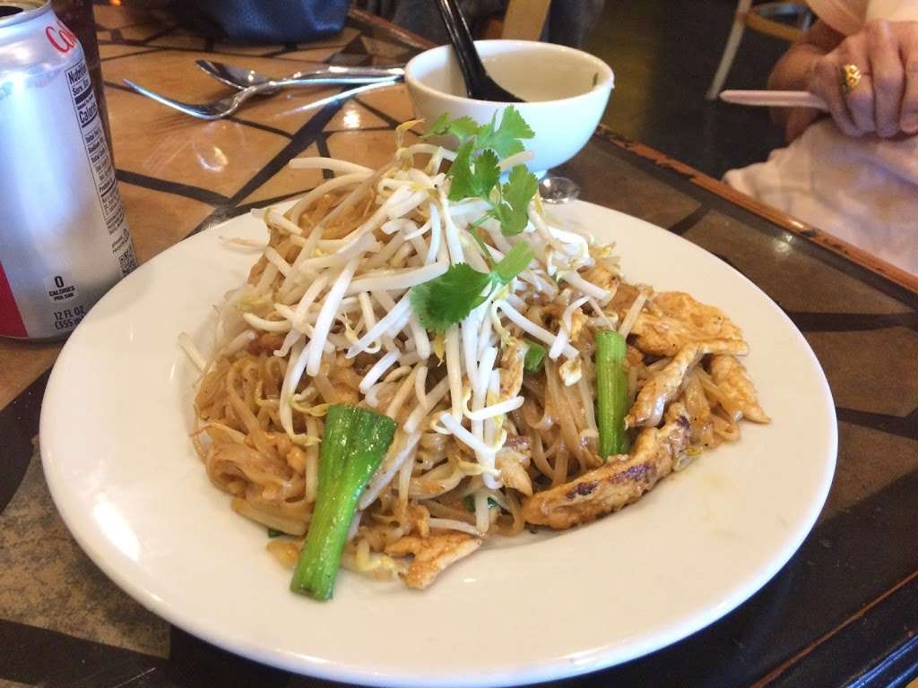 Hunsa Thai Kitchen | 4622 E NASA Pkwy, Seabrook, TX 77586 | Phone: (281) 532-6339