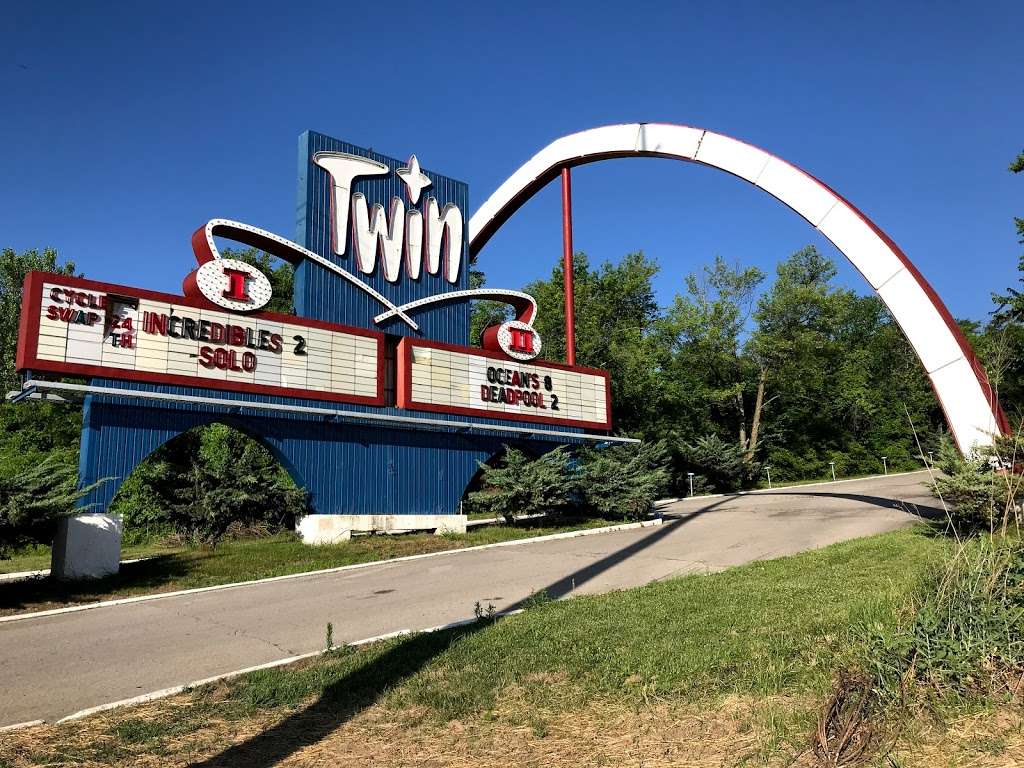 B&B Theatres Twin Drive-In | 291 E Kentucky Rd, Independence, MO 64050, USA | Phone: (816) 844-6430