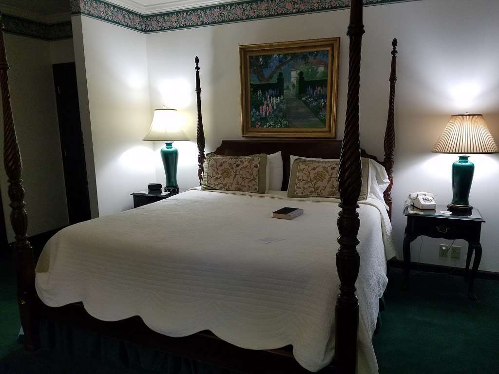 Inn at Aberdeen, Ltd. | 3158 IN-2, Valparaiso, IN 46385, USA | Phone: (219) 465-3753